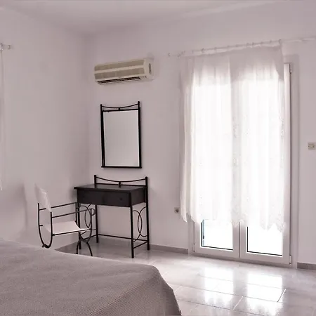 Marina Naousa (Paros)