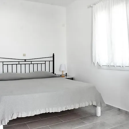 Marina Aparthotel Naousa (Paros)